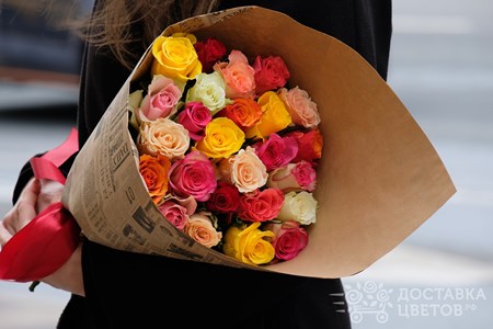 Букет из 25 роз Кения микс "Радужные розы"